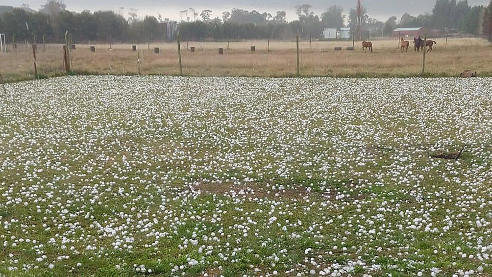 Las inyecciones del qumico se realizan a travs de caones y bengalas que operan desde tierra o por va area mediante aviones Foto Archivo