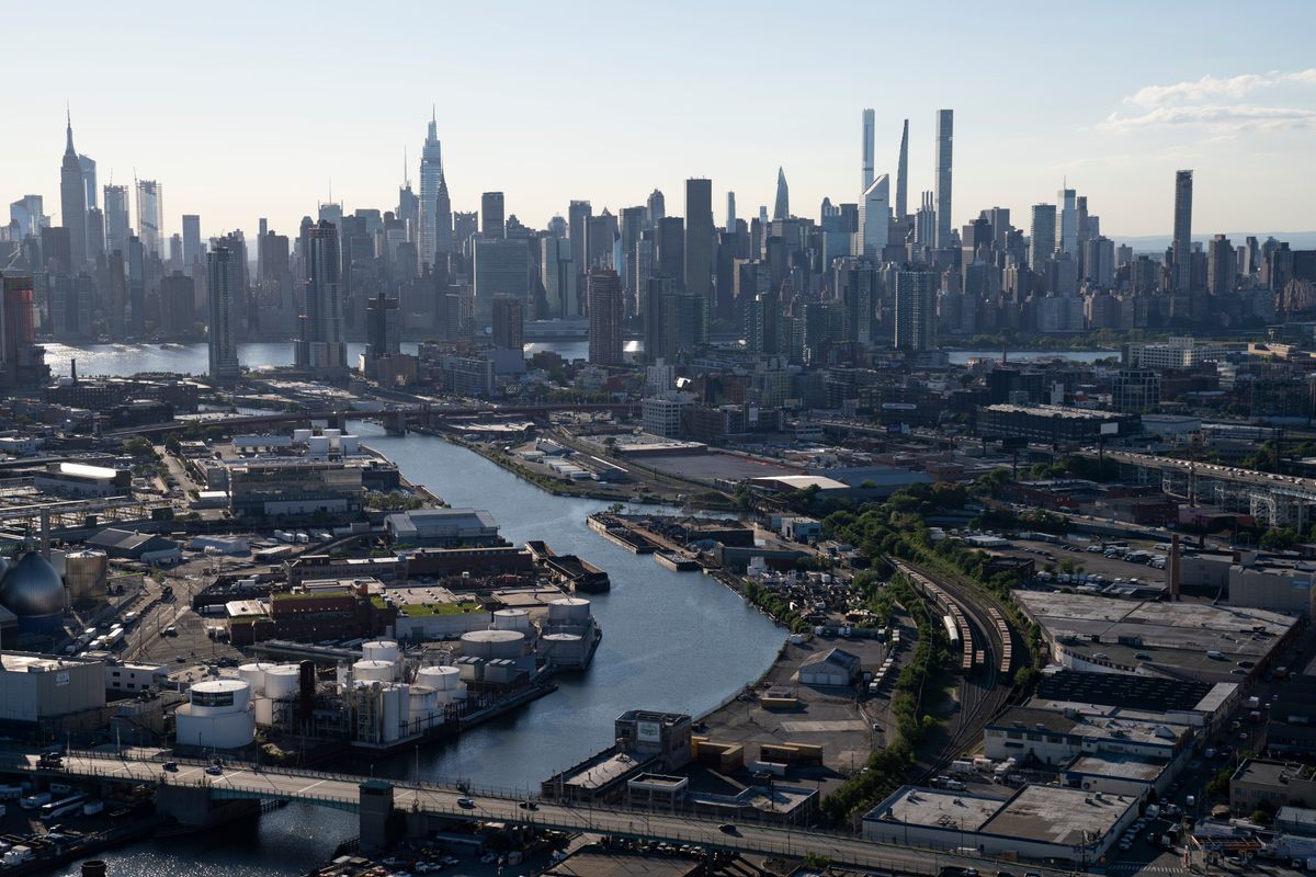 El futuro de Newtown Creek y sus alrededores sigue siendo incierto. 