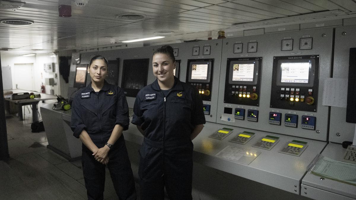 Mujeres profesionales realizan trabajos bajo condiciones climticas extremas en puestos de riesgo y de reconocimiento Foto Leo Vaca