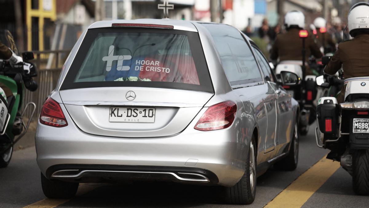 Los restos de Piera recorren las calles de Santiago rumbo al ex Congreso Foto AFP