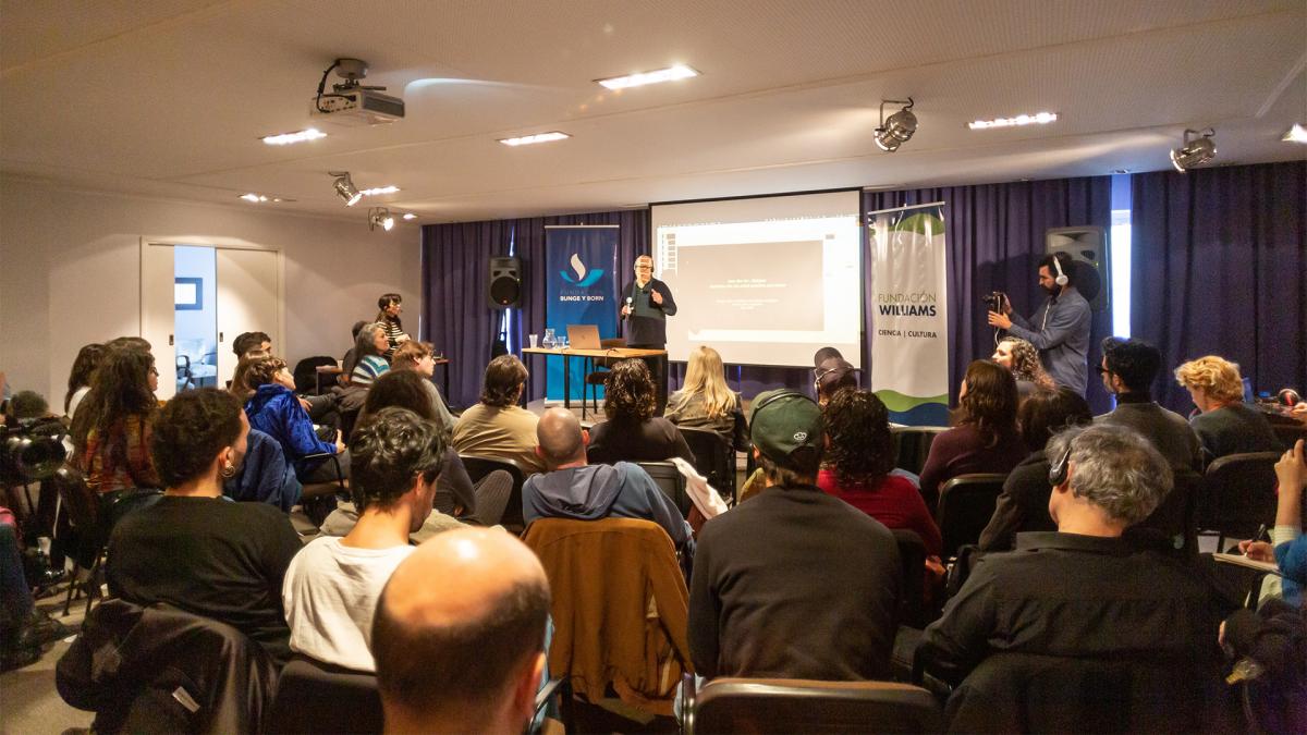 Encuentro Presente continuo Foto Prensa