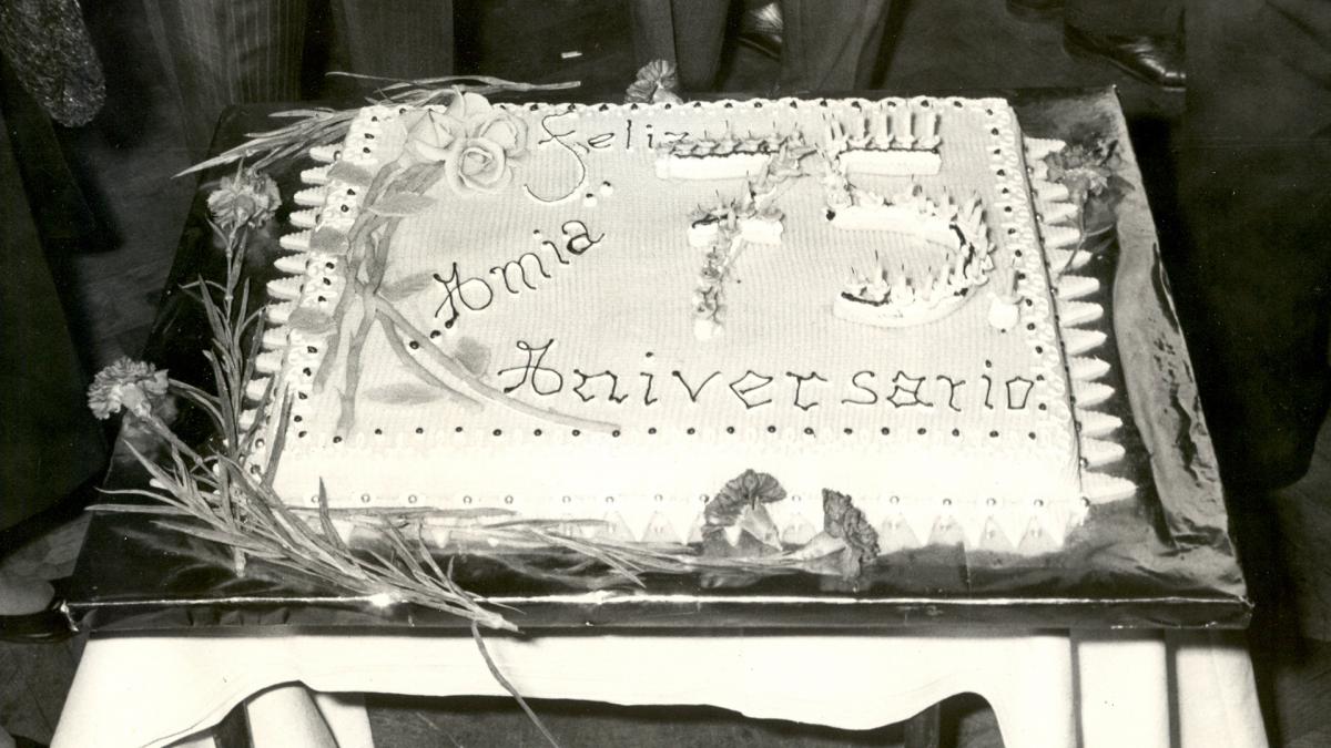 La torta del 75 aniversario Foto original E Frommer Foto Pepe Mateos 