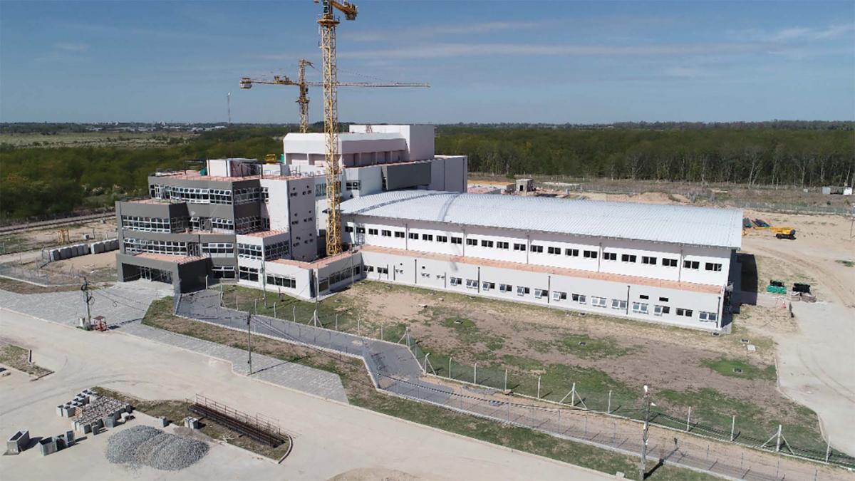 La construccin demor 32 meses y su instalacin permitir el inicio del montaje de los internos de la pileta del reactor Foto Prensa