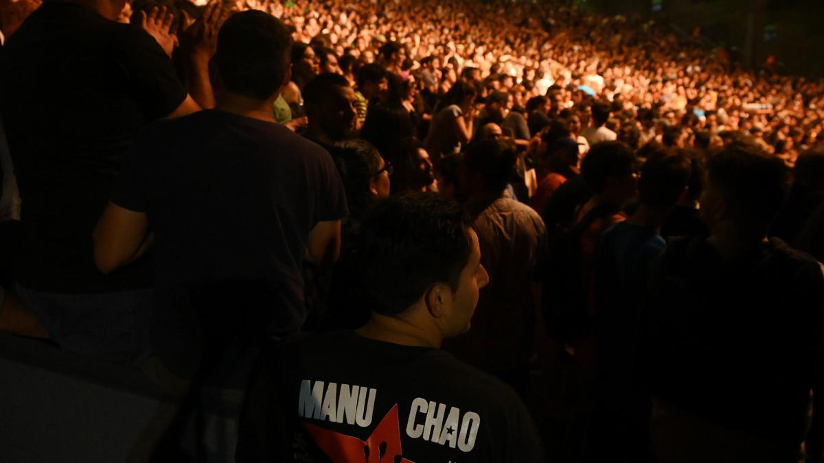 La noche se caracteriz por el baile y los cnticos de un pblico que se sinti protagonista de la fiesta que se propuso desde el escenario Foto Sebastin Grabata