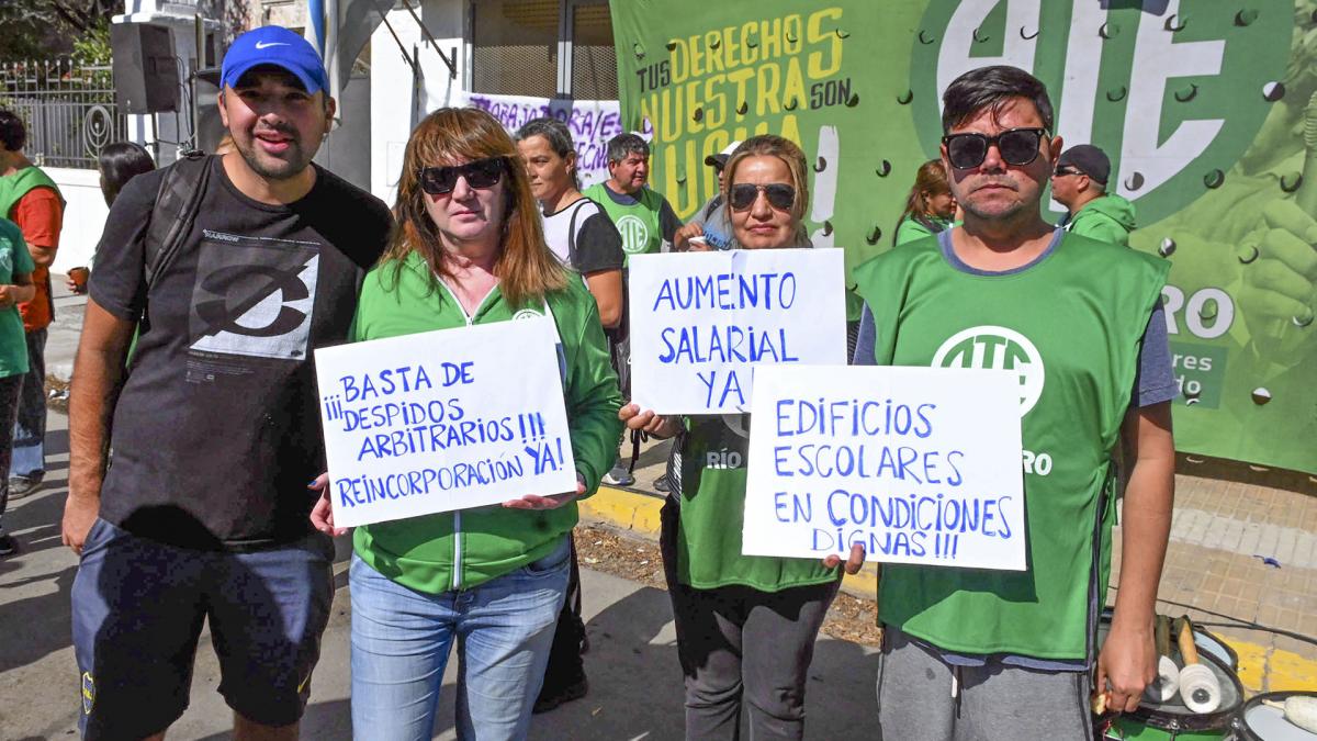 Los gremios nucleados en ATE tambin reclamaron el cese de despidos y de la precarizacin laboral Foto Marcelo Ochoa