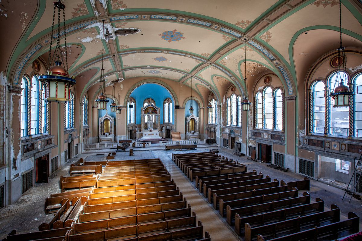 Iglesia Ascensión de Nuestro Señor dos años después de su abandono. 