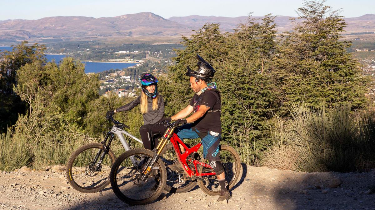 A grandes rasgos el alquiler de una mountain bike estndar cuesta por da entre 15000 y 20000 pesos aunque tambin se puede fraccionar por hora Foto Eugenia Neme 