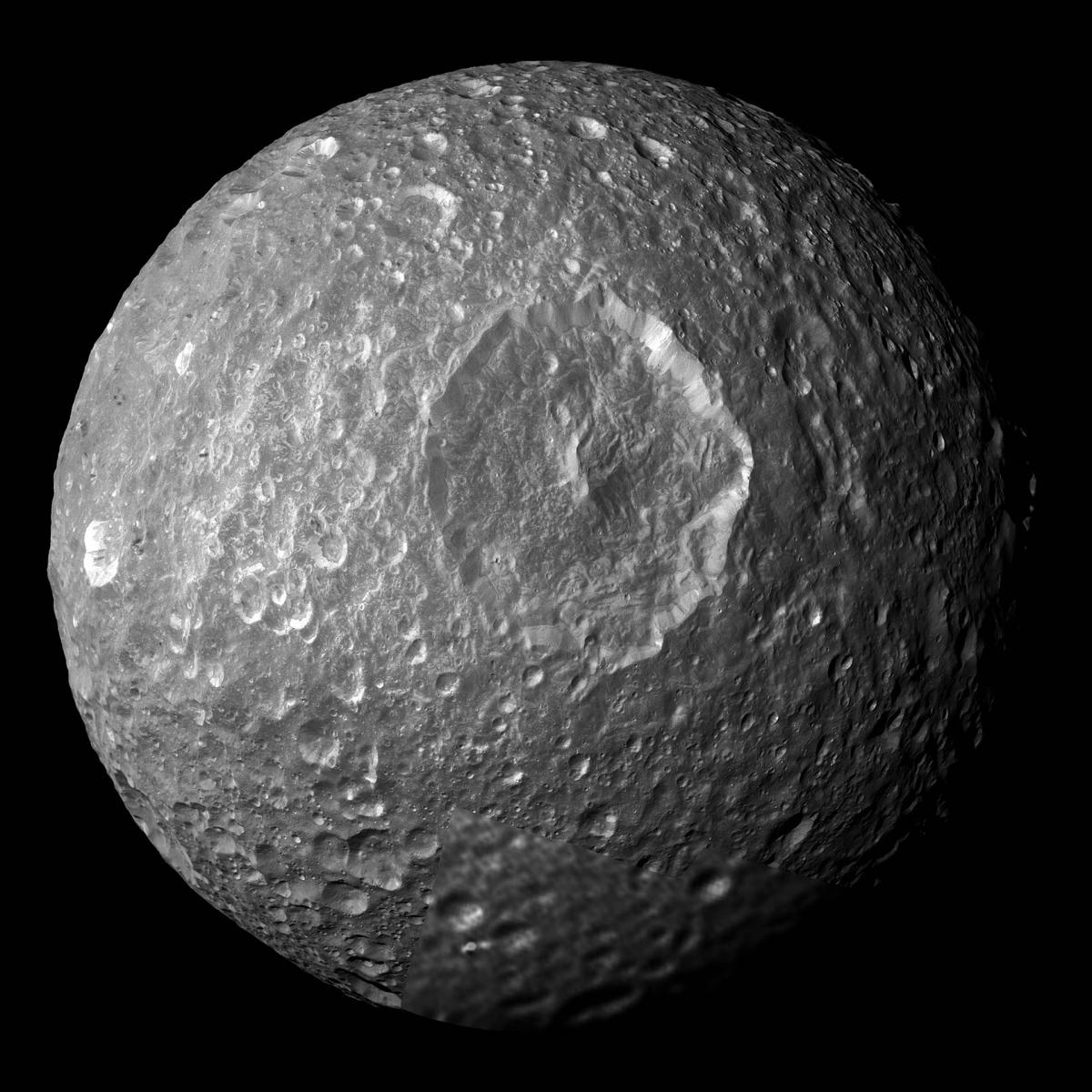 Mimas fue descubierta hace dos siglos y medio y tiene un radio de casi 400 kilmetros Foto NASA