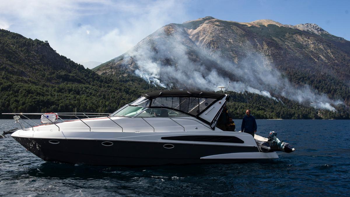 Incendio en el Brazo Tristeza del Nahuel Huapi Foto Alejandra Bartoliche