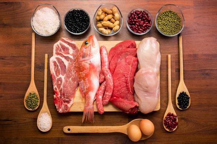 Aquellos que consumían más proteínas animales tenían un 6% menos de probabilidades de mantenerse saludables que quienes consumían proteína vegetal. Foto Shutterstock.