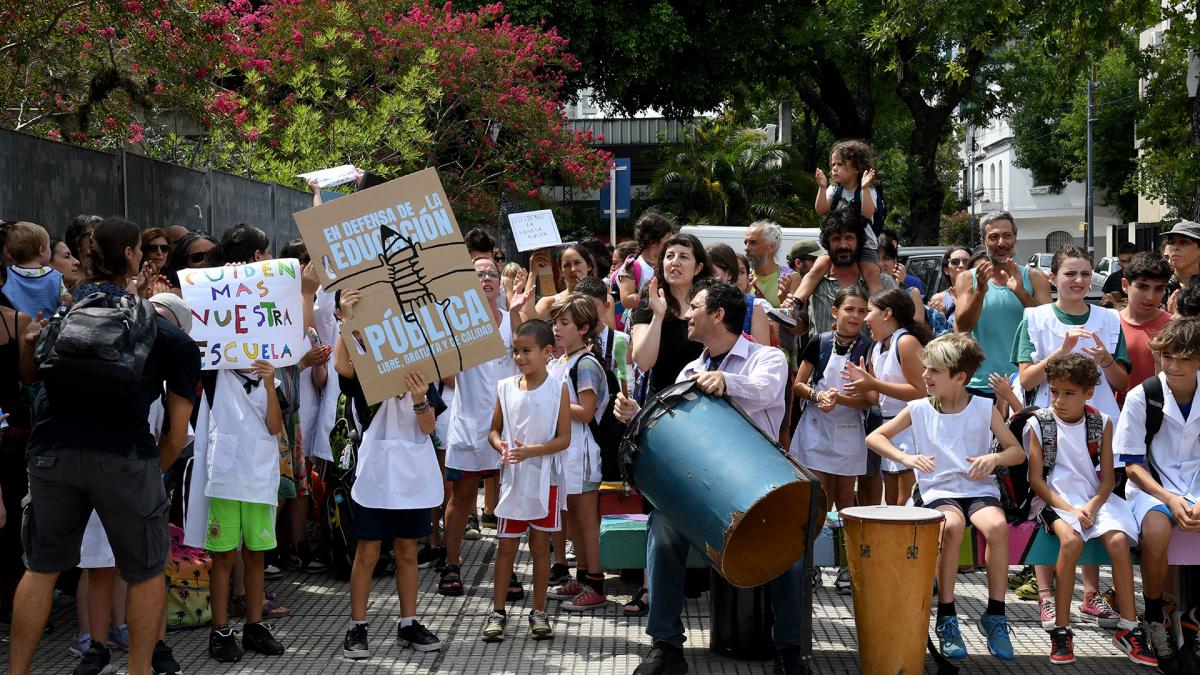 La comunidad educativa protest por los robos y pidi proteccin para la escuela Foto Nacho Snchez 