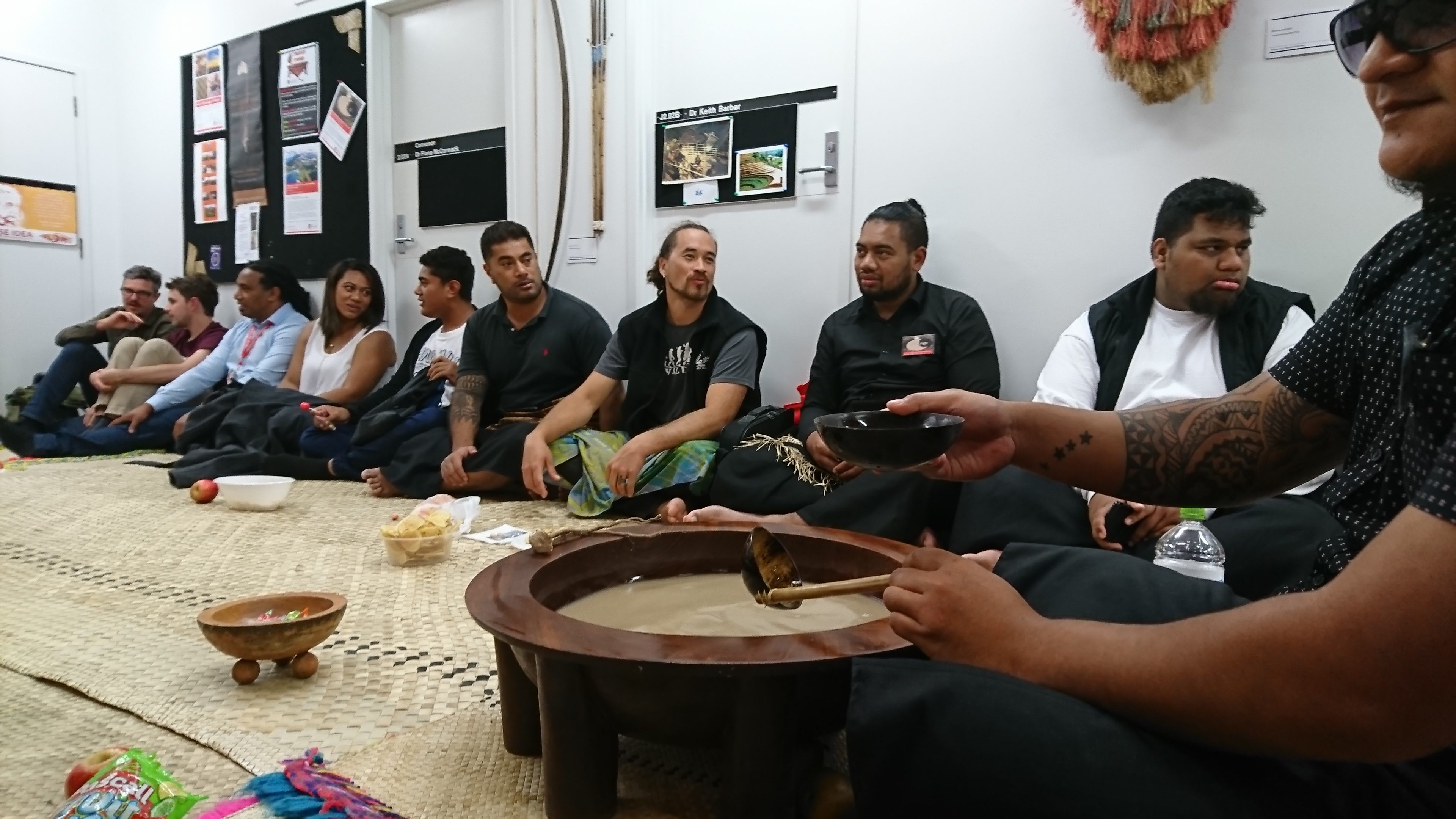 Un taller sobre kava tradicional en la Universidad de Waikato, Nueva Zelanda.