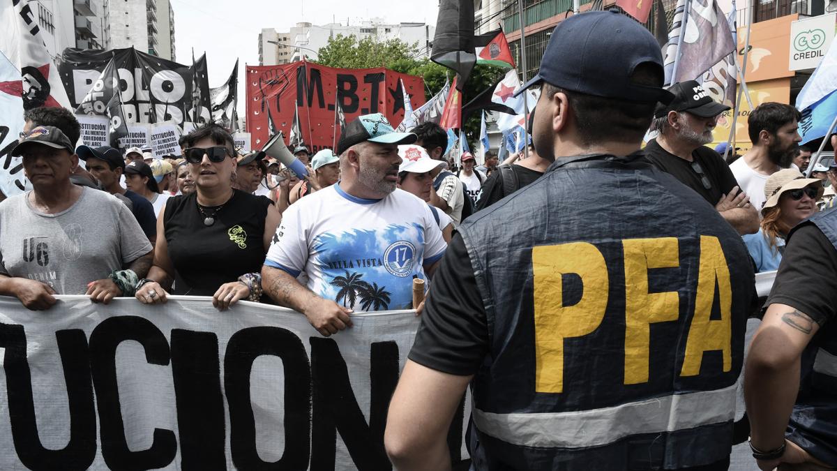 Presencia policial en el marco de las protestas Foto Nacho Snchez