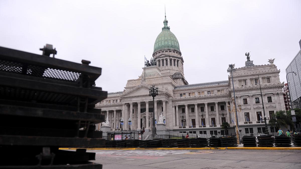 Operativo de seguridad en los alrededores del Congreso Foto Alejandro Santa Cruz 