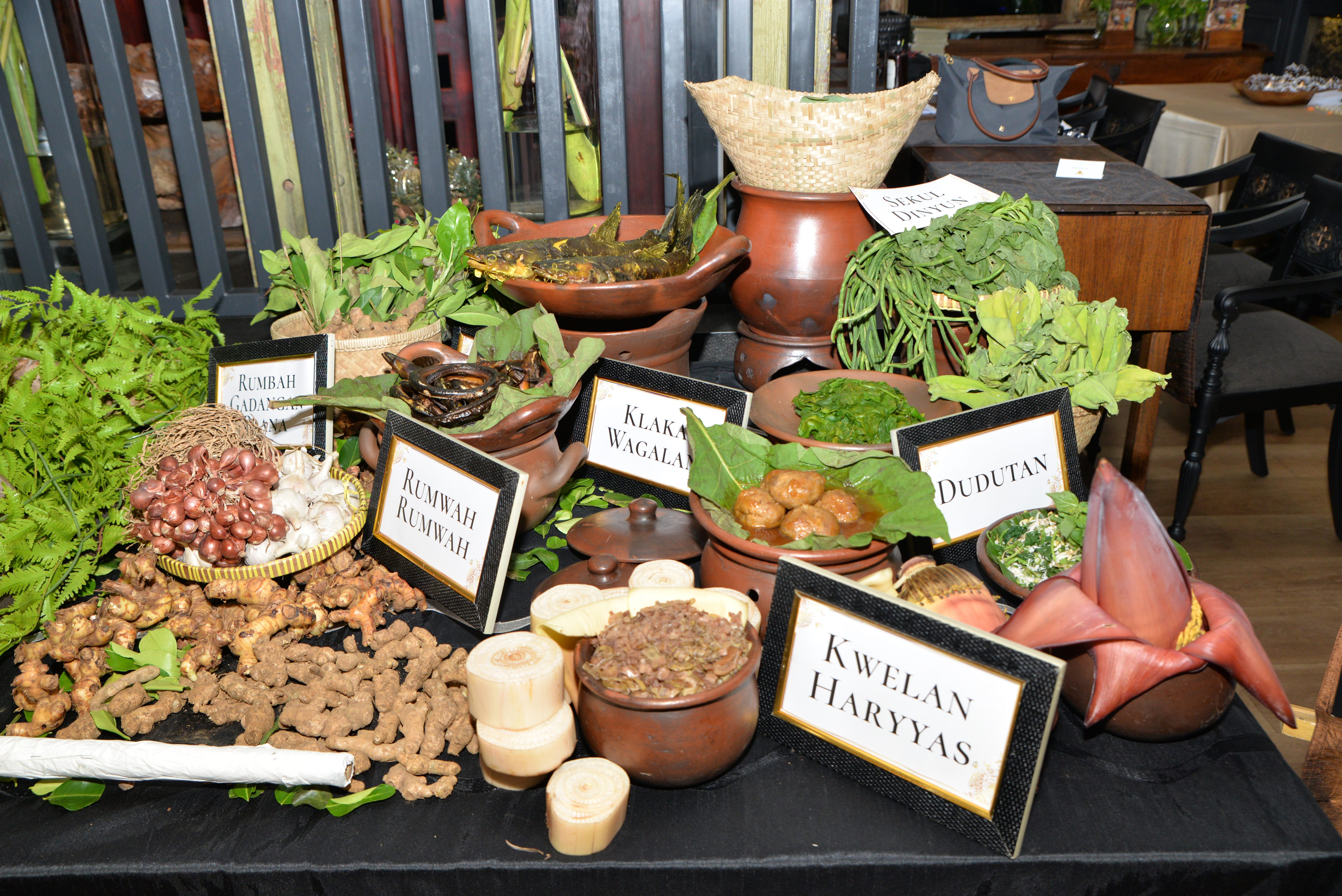 Esta exhibición en el Museo Nacional de Yakarta muestra verduras, pescado y utensilios de cocina de la antigua Mataram.