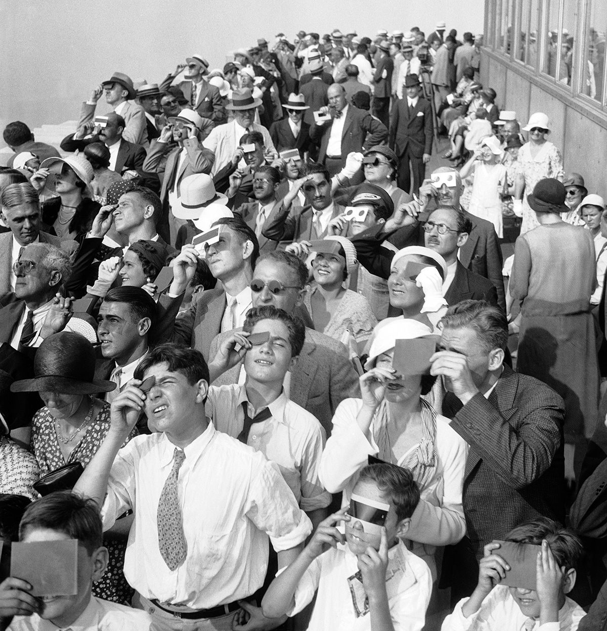 Observadores de eclipses en el Empire State Building, Nueva York, 1932. 