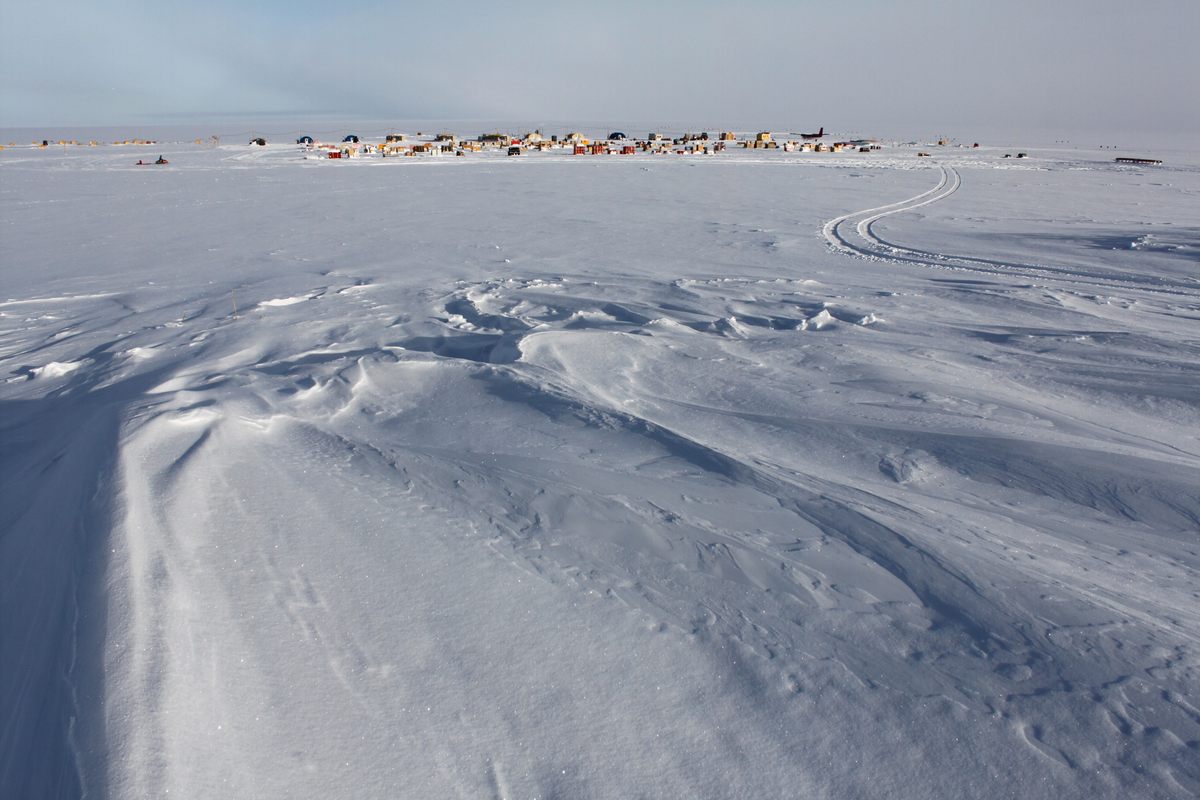 El campamento WAIS Divide Field es uno de los dos lugares de la Antártida donde los científicos recolectan núcleos de hielo.