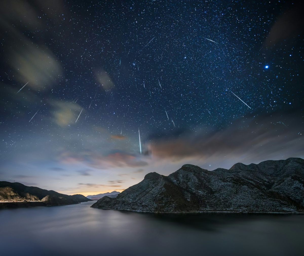 Las lluvias de meteoritos ocurren aproximadamente en la misma época cada año, y en las noches sin nubes puede ser impresionante observarlas.