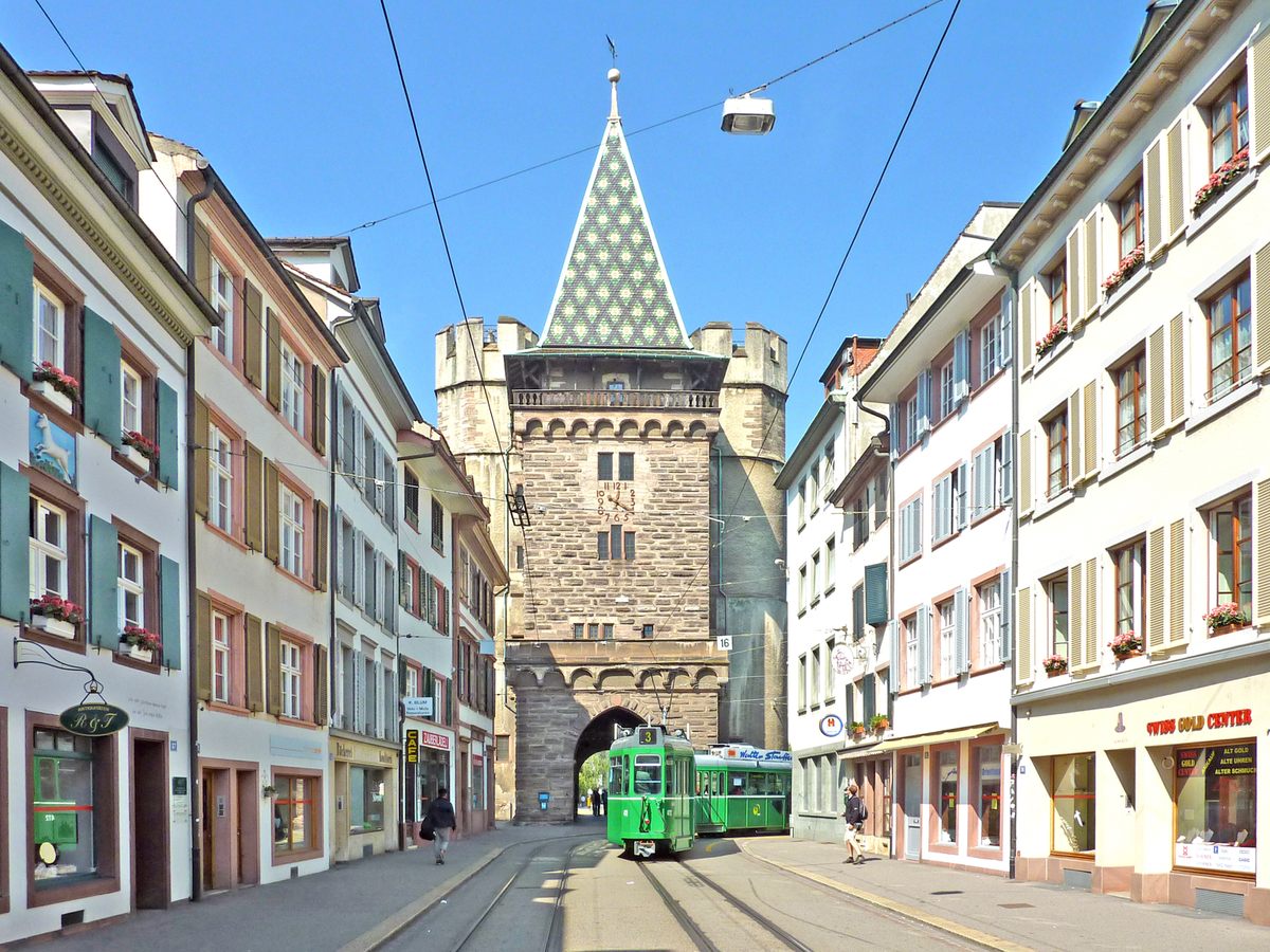 Spalentor es una pieza notable de la historia de Basilea, Suiza.