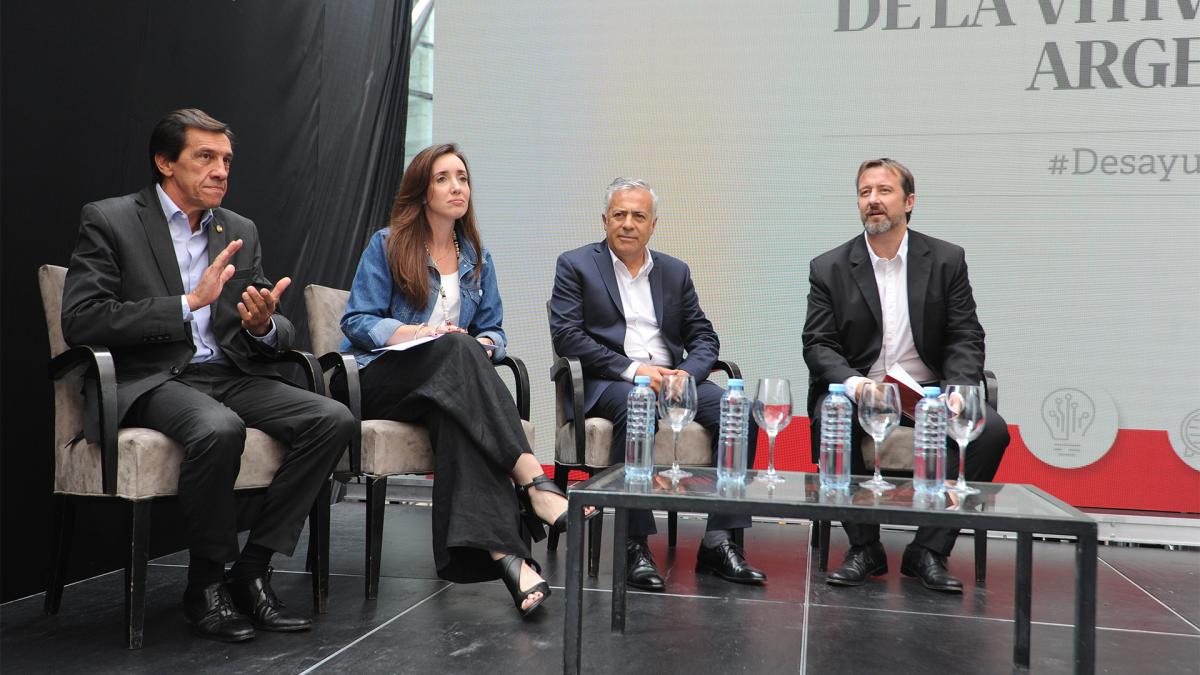 Mario Gonzlez presidente de Coviar junto a Sadir Cornejo y Victoria Villarruel Foto Alfredo Ponce 