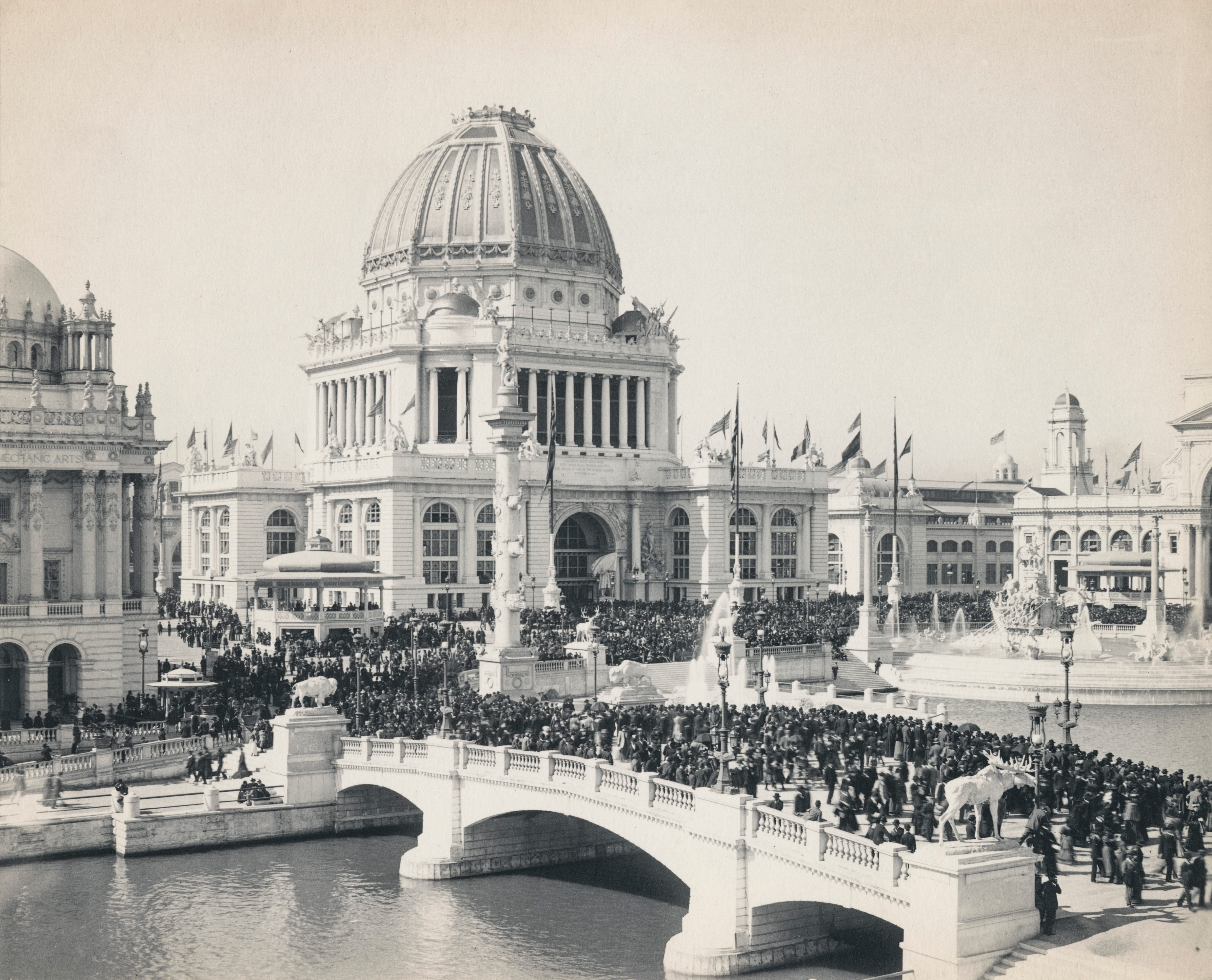 Esta fotografía del edificio administrativo de la Exposición Mundial Colombina fue tomada el 9 de octubre de 1893, o "Día de Chicago." 