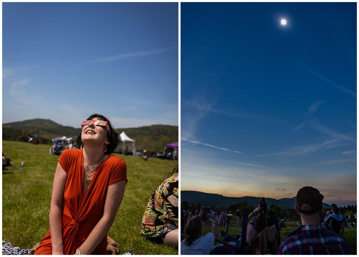 Los asistentes al festival observaron el avance de la luna moviéndose frente al sol desde detrás de gafas de eclipse (izquierda);  parecía como si el anochecer cayera durante su totalidad, comenzando aproximadamente a la 1:50 pm (derecha).