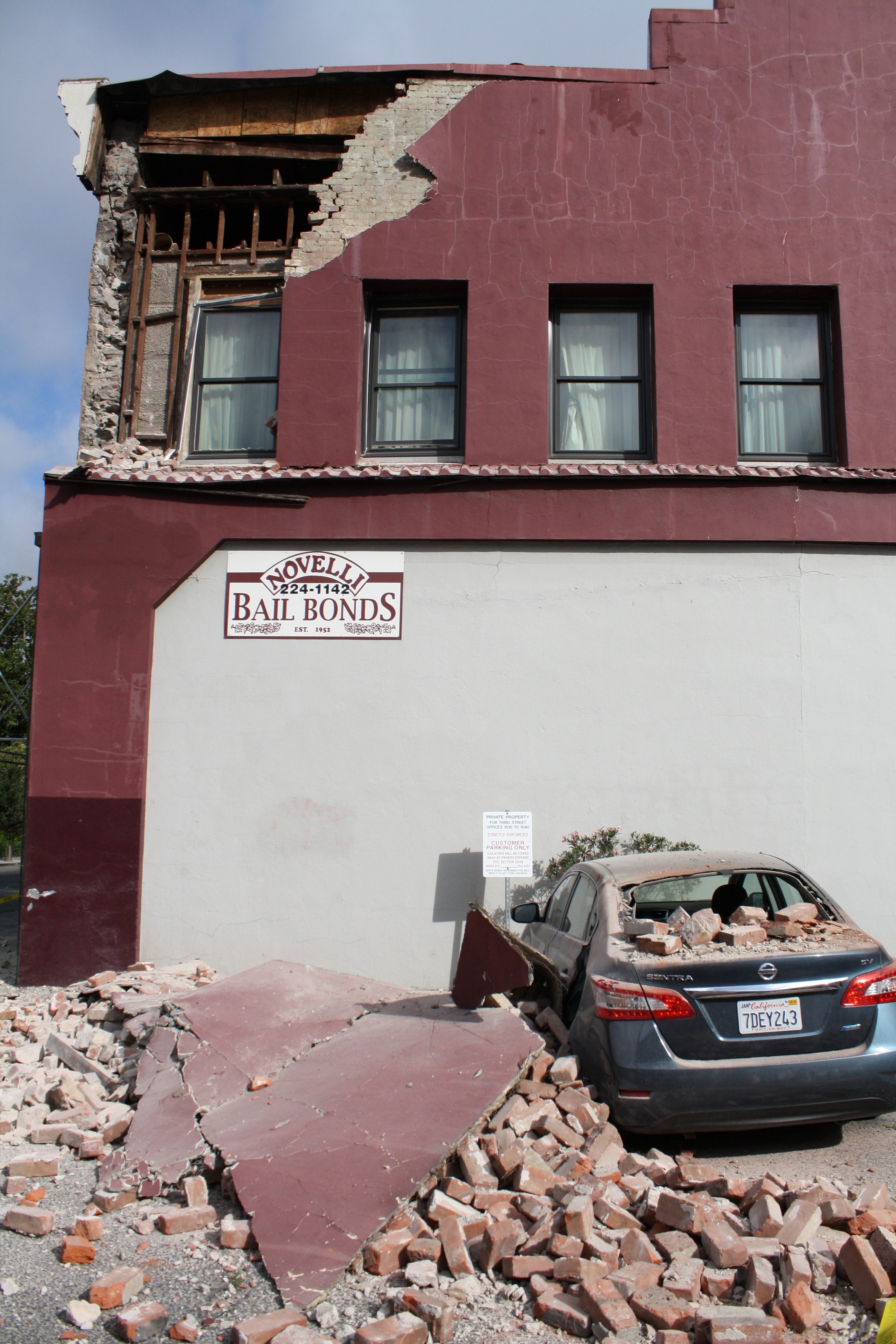 Los edificios deben cumplir ciertos códigos según su ubicación para estar mejor equipados para soportar grandes terremotos.