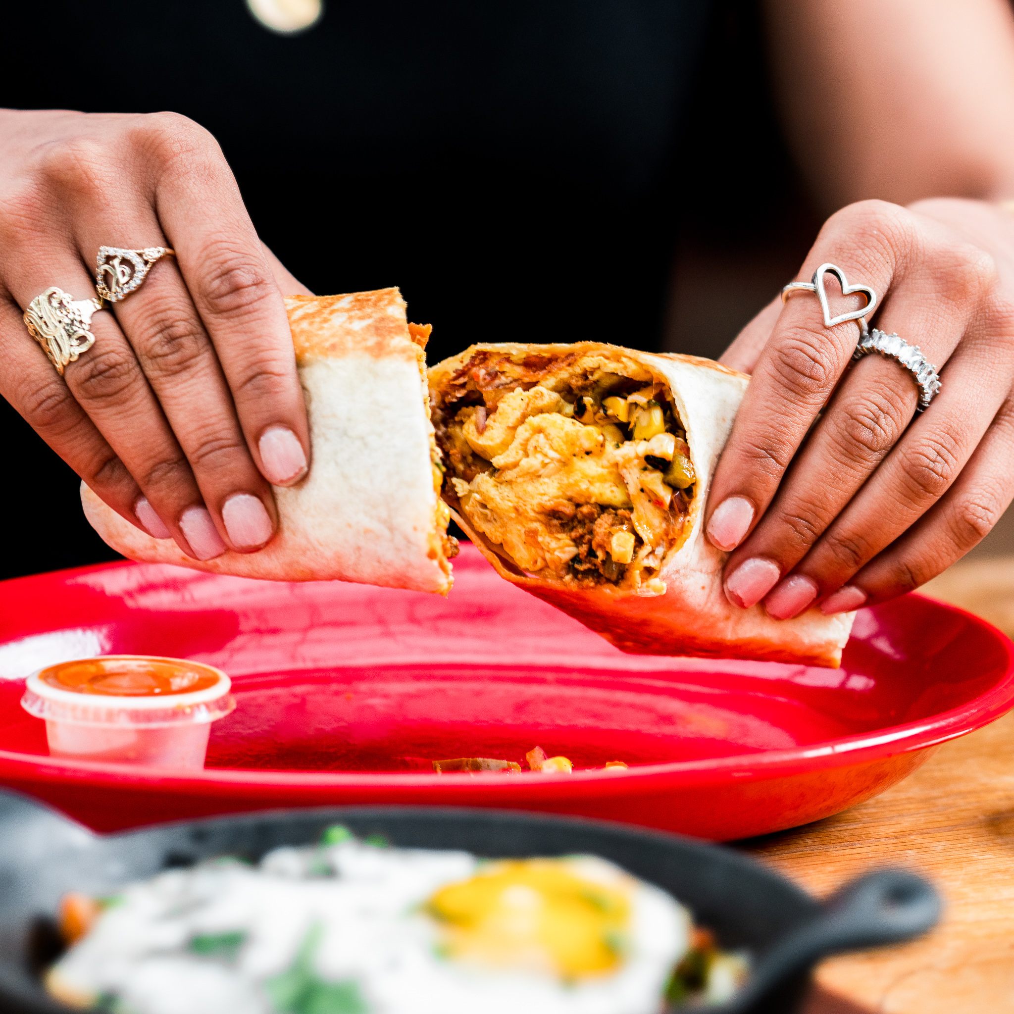 Federales podría tener el título de mejor burrito de la ciudad.  Y eso es decir algo. 