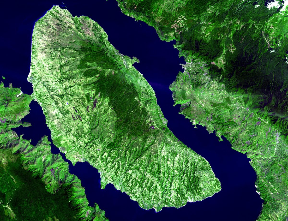 Una imagen de satélite de la isla Samosir, en medio del lago Toba, que se creó tras la erupción del supervolcán hace 74.000 años.