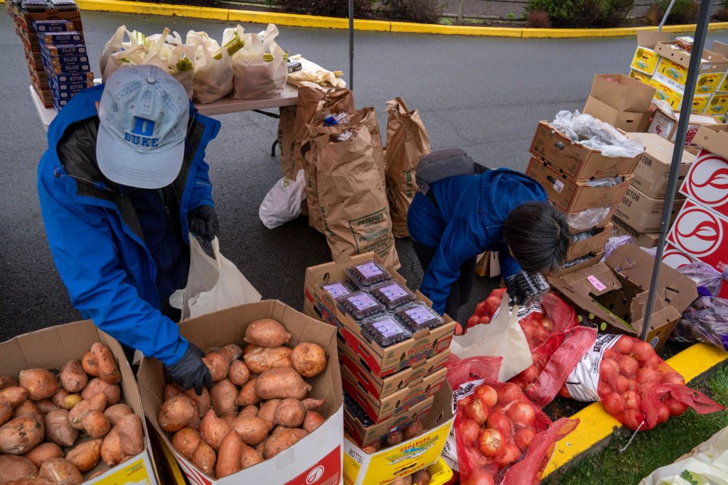 Eventos de distribución de alimentos como este que se celebrará en Washington, DC en 2024 pueden ayudar a abordar el creciente problema de la inseguridad alimentaria.