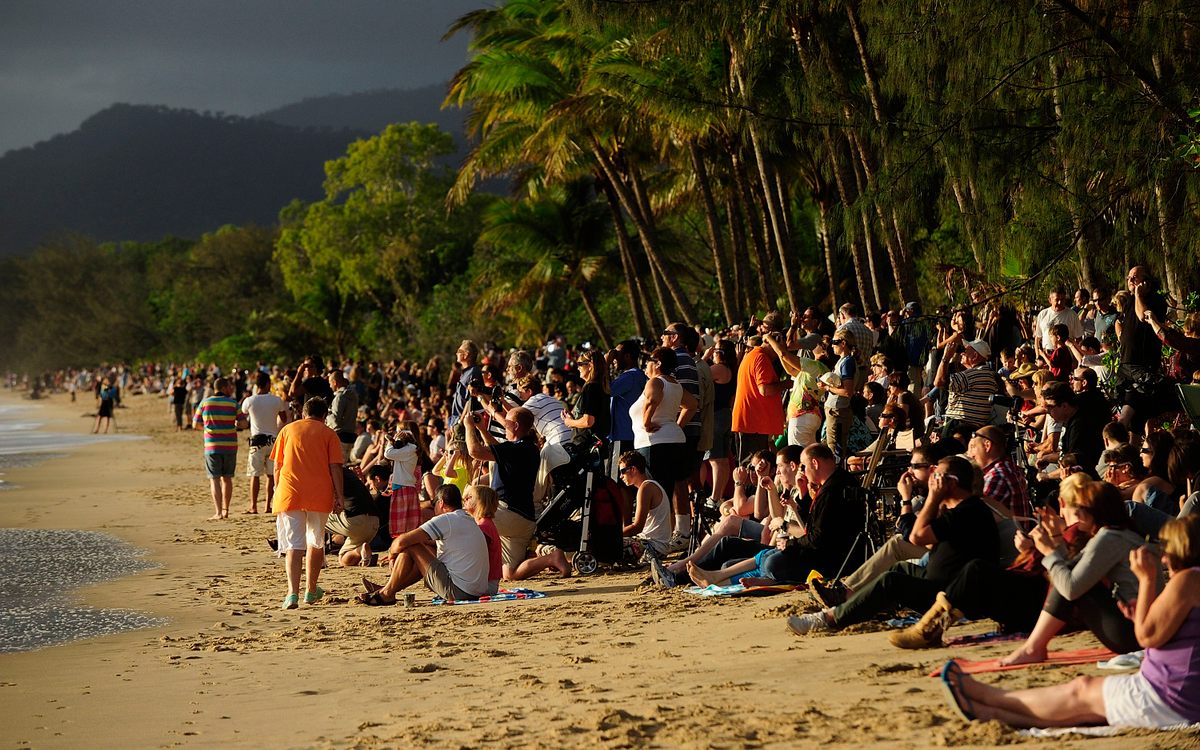 Puede que no las tengas para ti solo, pero algunas de las gloriosas playas de Australia serán puntos calientes para un trío de eclipses durante la próxima década.