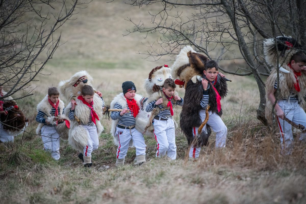 Se piensa que los niños se convierten en hombres a lo largo de este recorrido a lo largo de los años.