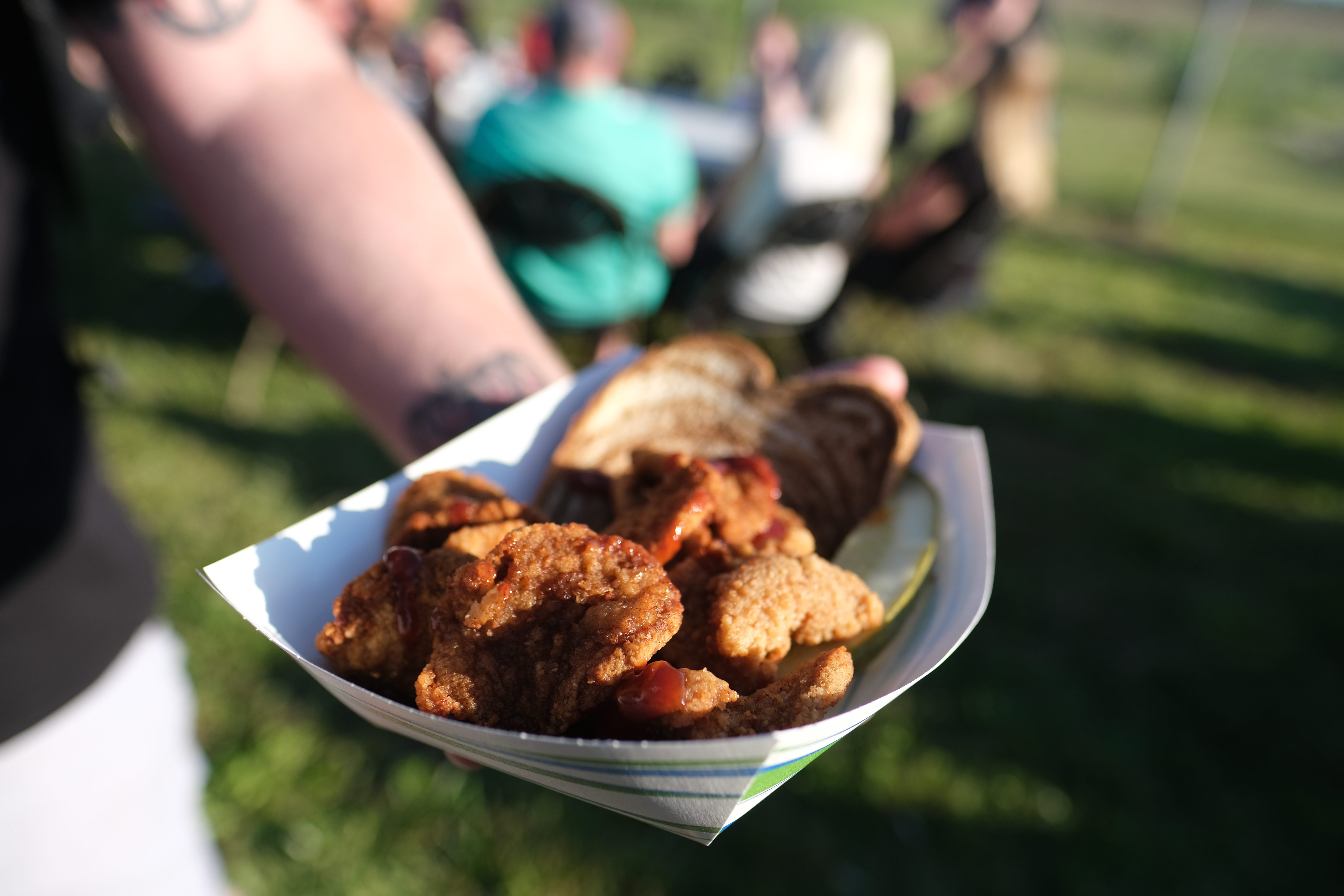 Testículos de toro fritos en el Festival de los Testículos en Ashland, NE.