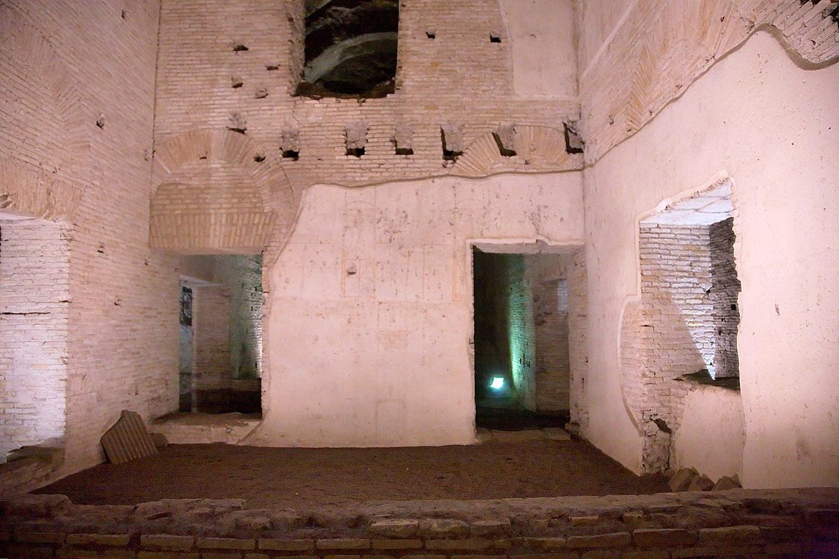 Poco después del reinado de Neor, su Palacio Dorado, o Domus Aurea, fue enterrado bajo una nueva construcción, lo que en realidad ayudó a preservar el ornamentado palacio de placer.