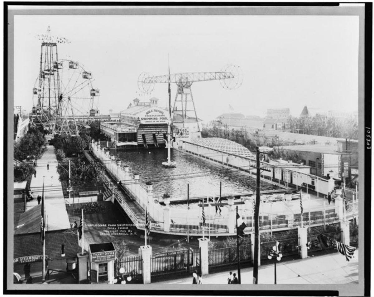 Los dueños de Steeplechase y Luna Park pelearon y apostaron por el balancín gigante (al lado de la noria).