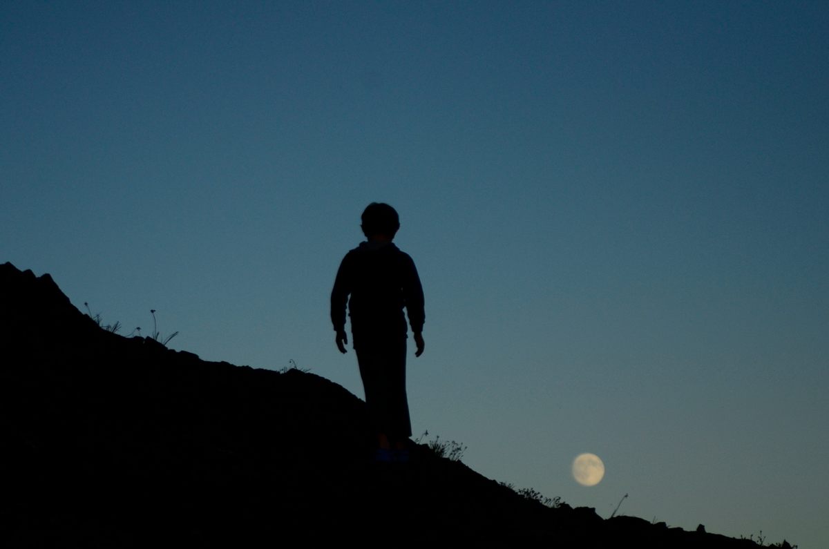 "Caminata nocturna" Puede ser una experiencia intensa y transformadora a cualquier edad.