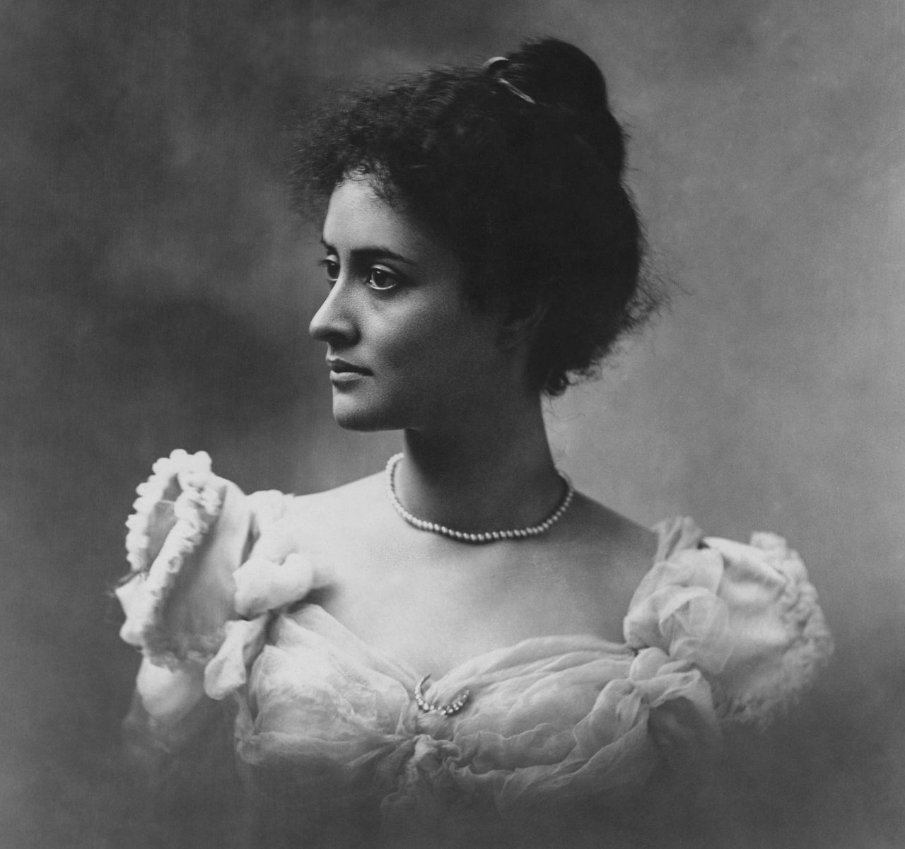 La princesa Ka'iulani, la última heredera de la corona hawaiana, mostrada aquí en 1897. 