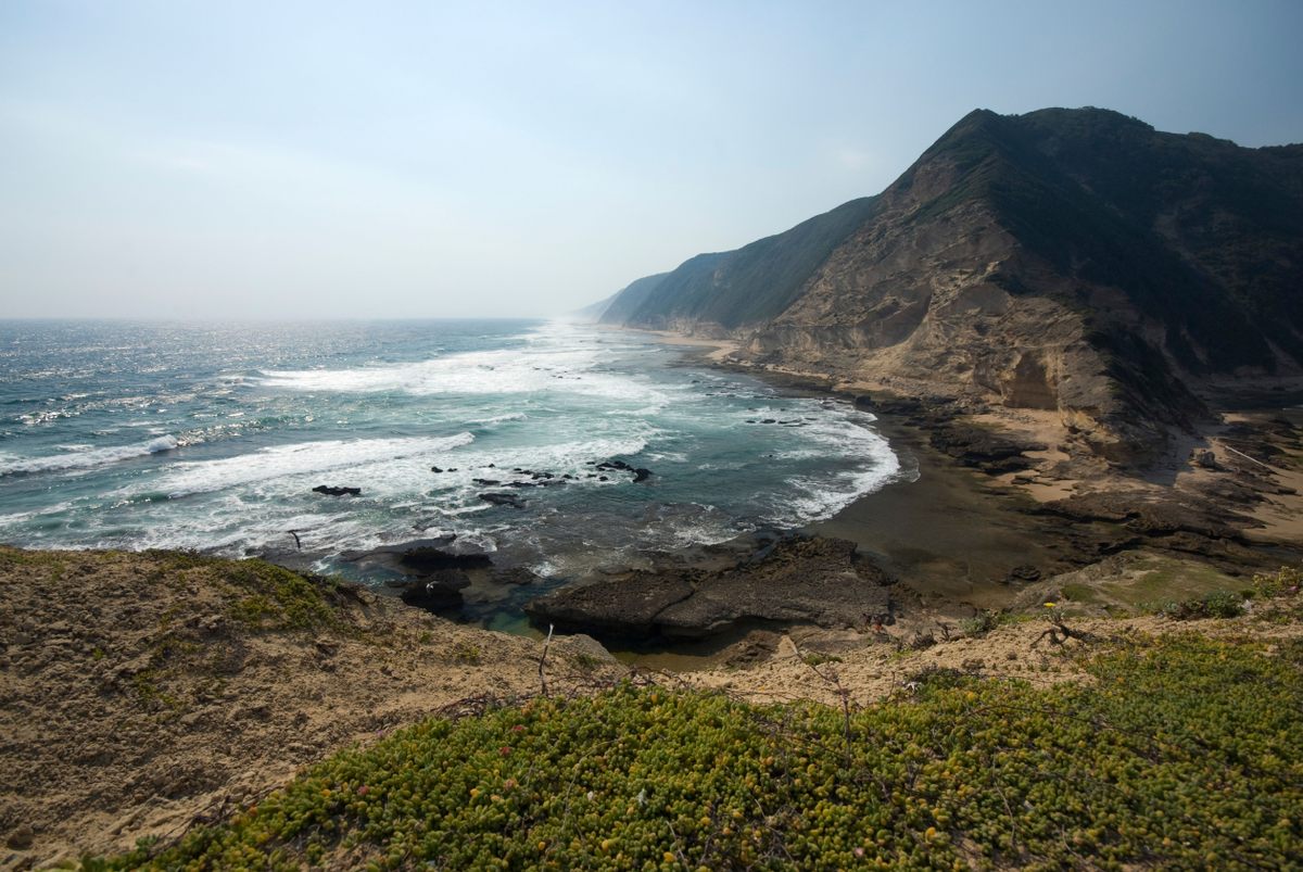 La huella humana más antigua fue encontrada a lo largo de la costa sur de Sudáfrica, donde se han descubierto otras importantes huellas fósiles.