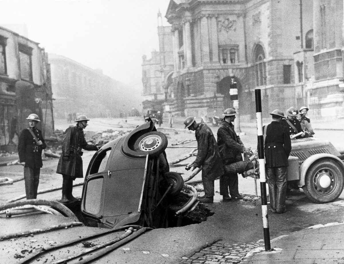 Las secuelas de un ataque aéreo el 18 de marzo de 1941, durante el Blitz de Bristol.