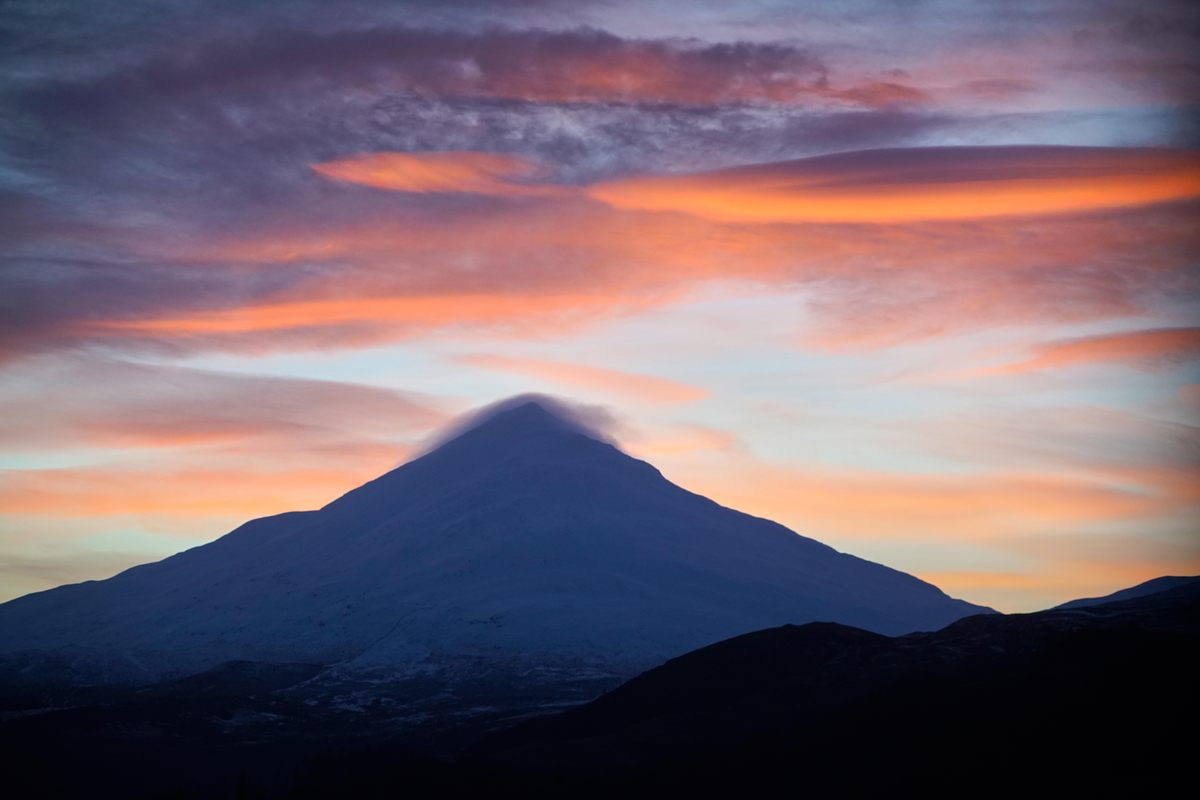 A unos 3.500 pies, el pico escocés de Schiehallion, o Sidh Chailleann, es mucho más que un "colina de hadas." También es el hogar de muchos avistamientos reportados de los temidos Cù Sith.