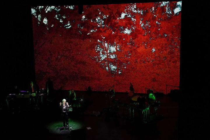 Una escena de "Correspondences", el espectáculo de Soundwalk Collective con Patti Smith. Foto: Emmanuel Fernández 