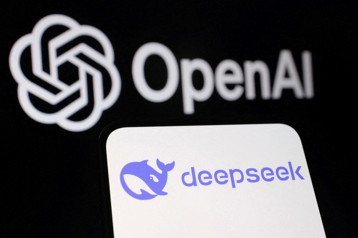 Rivales: Deepseek y OpenAI. Foto: Reuters