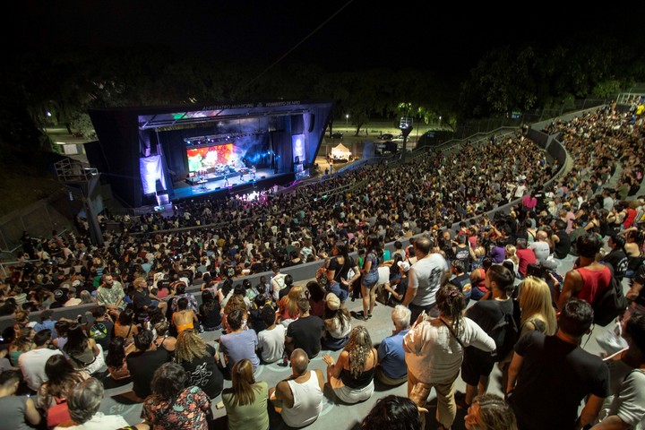 El festival FARO es una de las grandes propuestas, con tres días de música, ferias y gastronomía, en el parque Urquiza. Foto Prensa Santa Fe