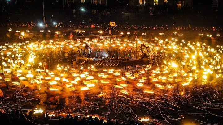 Up Helly Aa marca el final de la temporada de Navidad.
Foto: AFP.