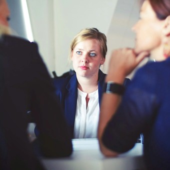 Preguntas que debes evitar en una entrevista laboral, según la Inteligencia Artificial