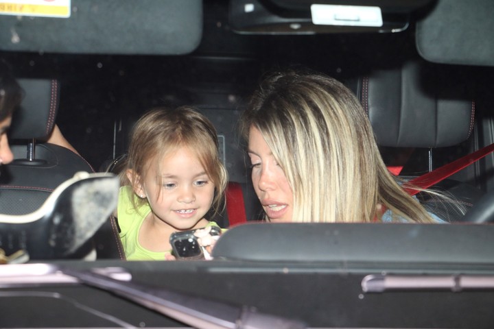 Wanda Nara junto a Jamaica, la hija de L-Gante. Foto: Movilpress