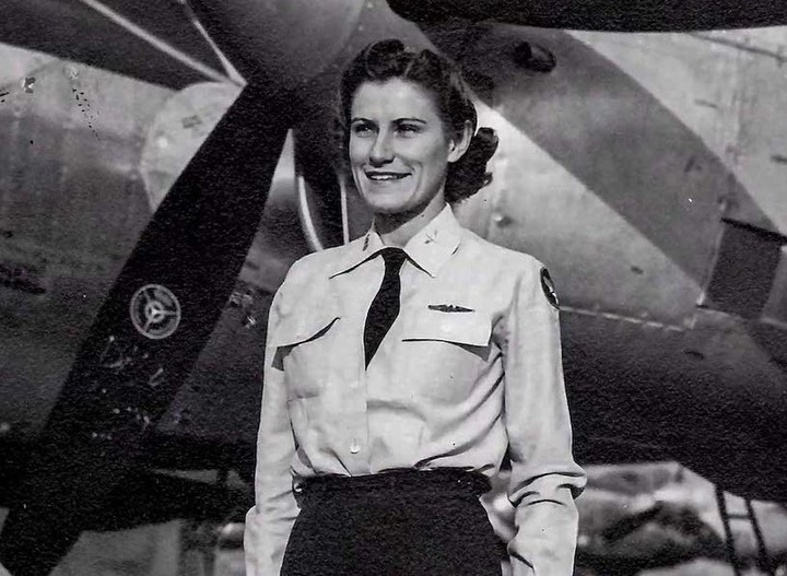 La estadounidense destacó como instructora de aeronáutica y piloto de guerra de la Fuerza Aérea Femenina durante la Segunda Guerra Mundial.