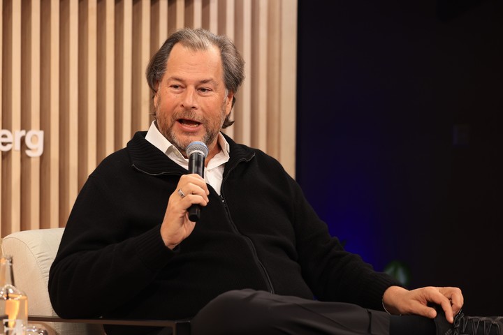 Marc Benioff, director ejecutivo de Salesforce Inc, le anunció a Milei una inversión de 500 millones de dólares. Foto Bloomberg