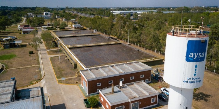 Planta Hurlingham de AySA. Provee a los partidos de Hurlingham, Ituzaingó, parte de Morón y Tres de Febrero.