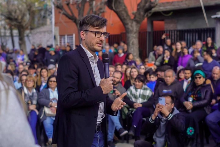 El intendente de Morón, Lucas Ghi, presentó el amparo junto a la Asociación Civil sin Fines de Lucro Unión de Comerciantes Agüero.